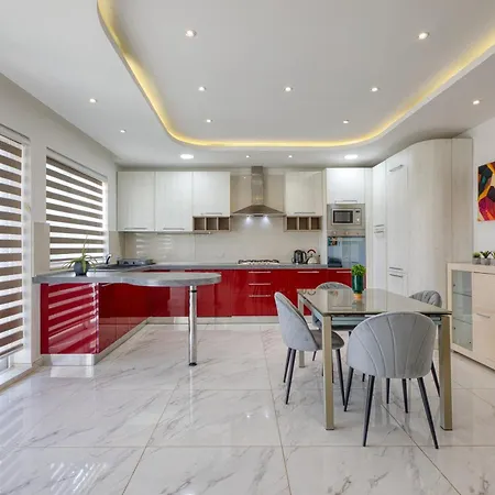 The Marylou Penthouse L-Imgarr